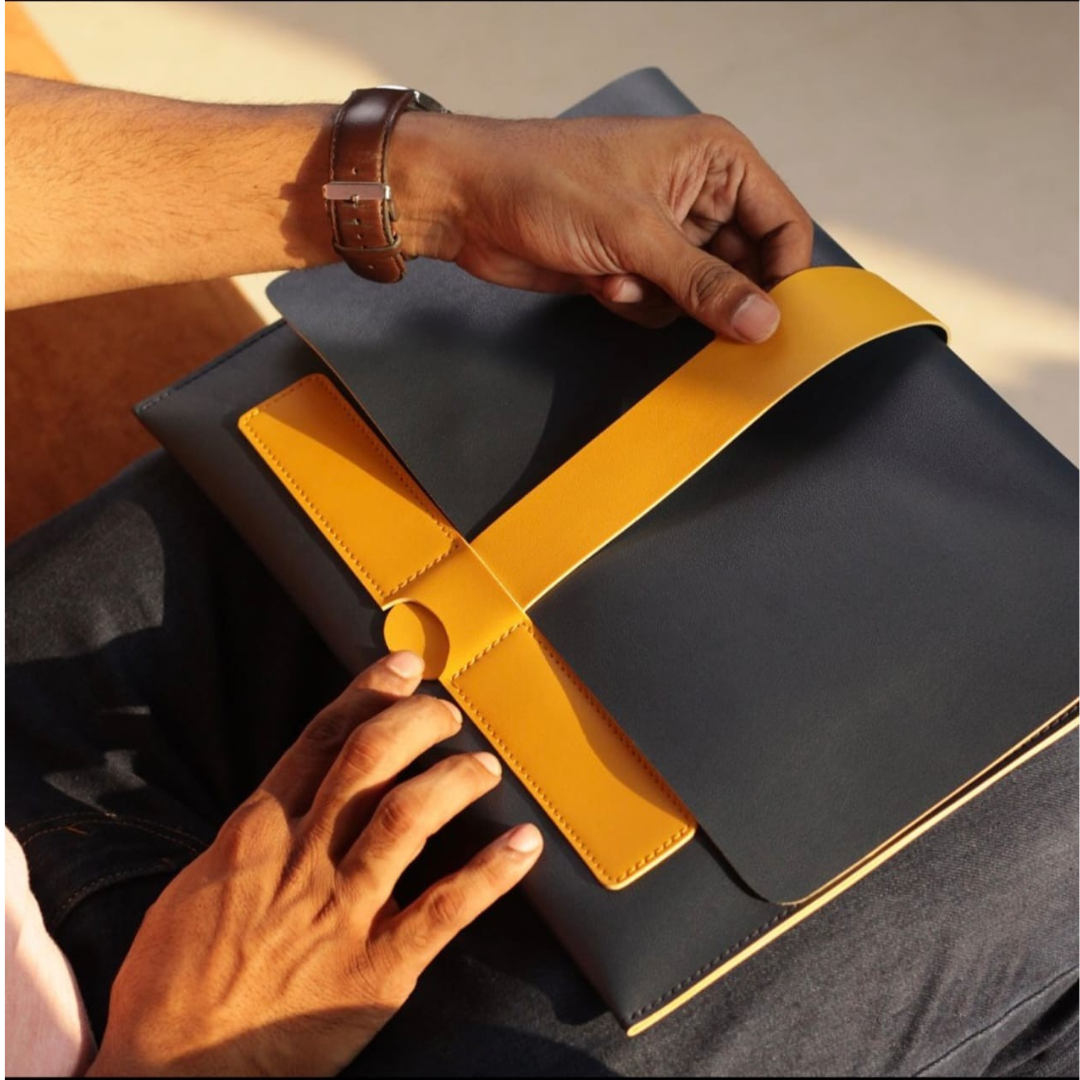 The Hana (하나) Vegan Leather Laptop Organiser (Seoul Midnight)