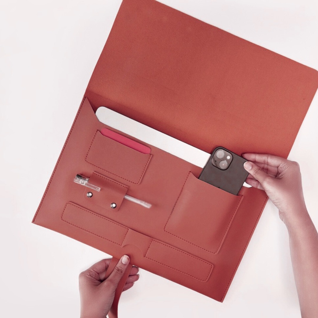 The Hana (하나) Vegan Leather Laptop Organiser (Crimson Clay)